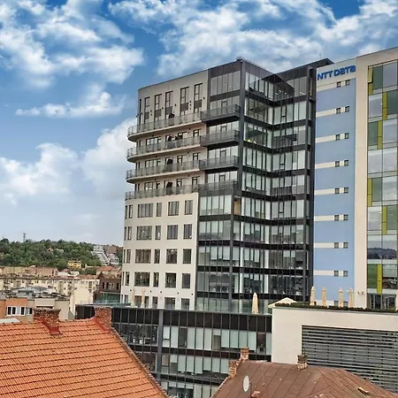 Διαμέρισμα Cozy Penthouse In A New Business Building In City Center. Free Private Parking