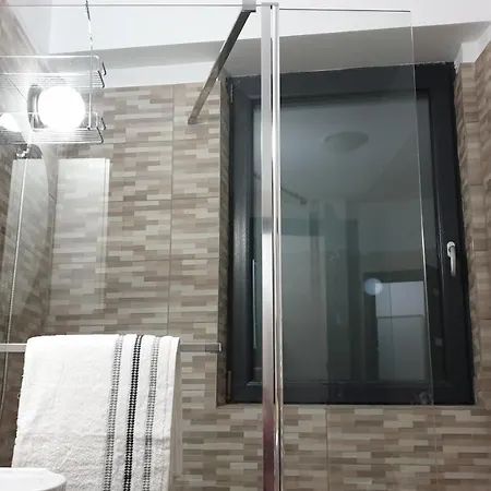 Cozy Penthouse In A New Business Building In City Center. Free Private Parking Διαμέρισμα *